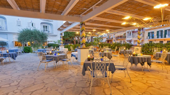 Gli-Ulivi-at-Hotel-Manzi550