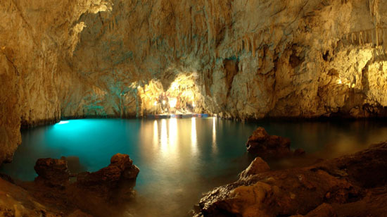 Guided-tour-to-Emerald-Grotto550